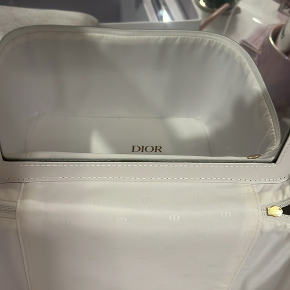 DiorVanity Case—Headband-Towel- Full Size Hyalushot - Picture 4 of 16